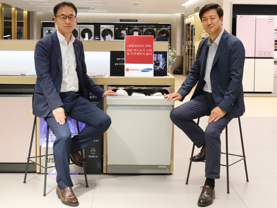 롯데하이마트가 삼성전자와 손잡고 14일 '비스포크 스타일 12인용 식기세척기'를 국내 단독 출시한다.  롯데하이마트 제공